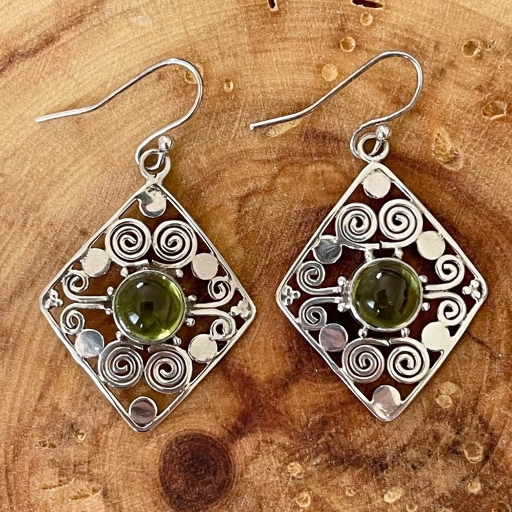 925 Sterling Silver Peridot Stone Earrings EUC